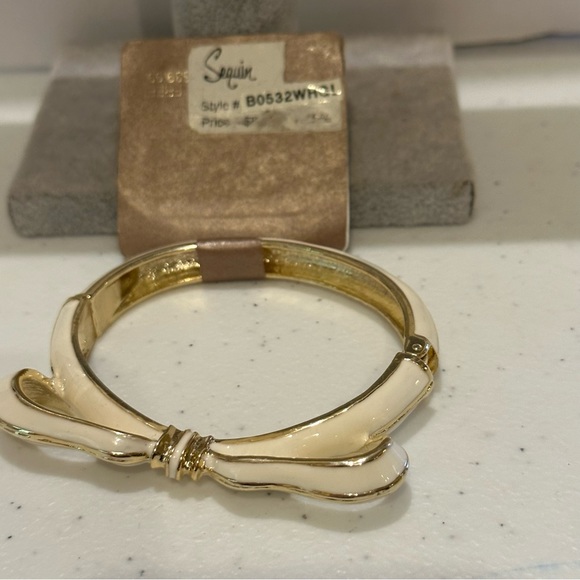 NWT Sequin by Nordstrom Clamper Bracelet- Bow in gold tone & ivory enamel - Picture 9 of 11